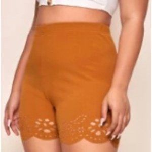 SHEIN Plus Laser Cut Scallop Trim Shorts
